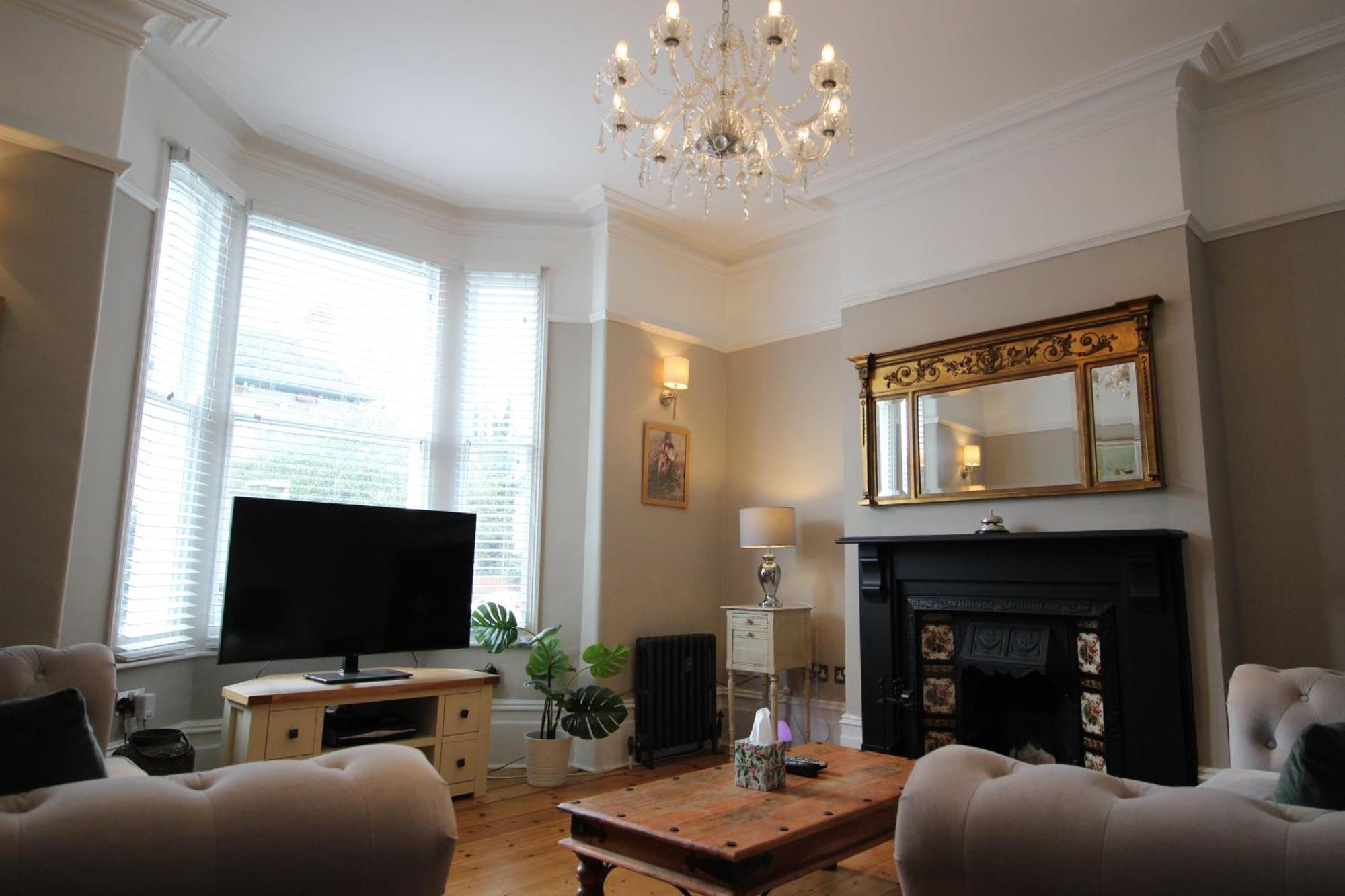 Orwell Elegant Period 5 Bed Close To Town Sleeps 15 Holiday home *