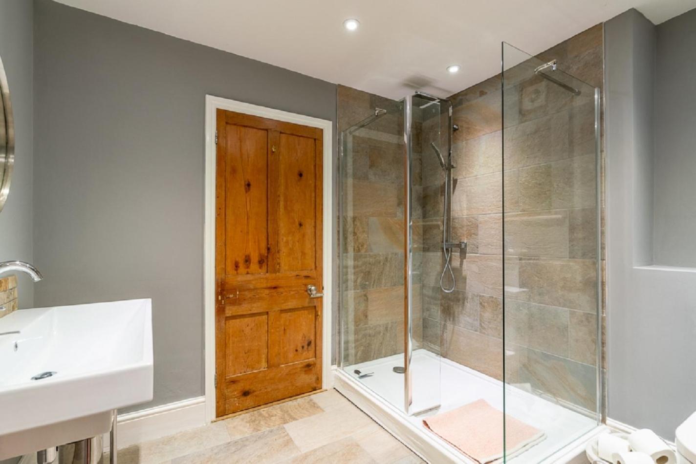 Orwell Elegant Period 5 Bed Close To Town Sleeps 15 Holiday home *